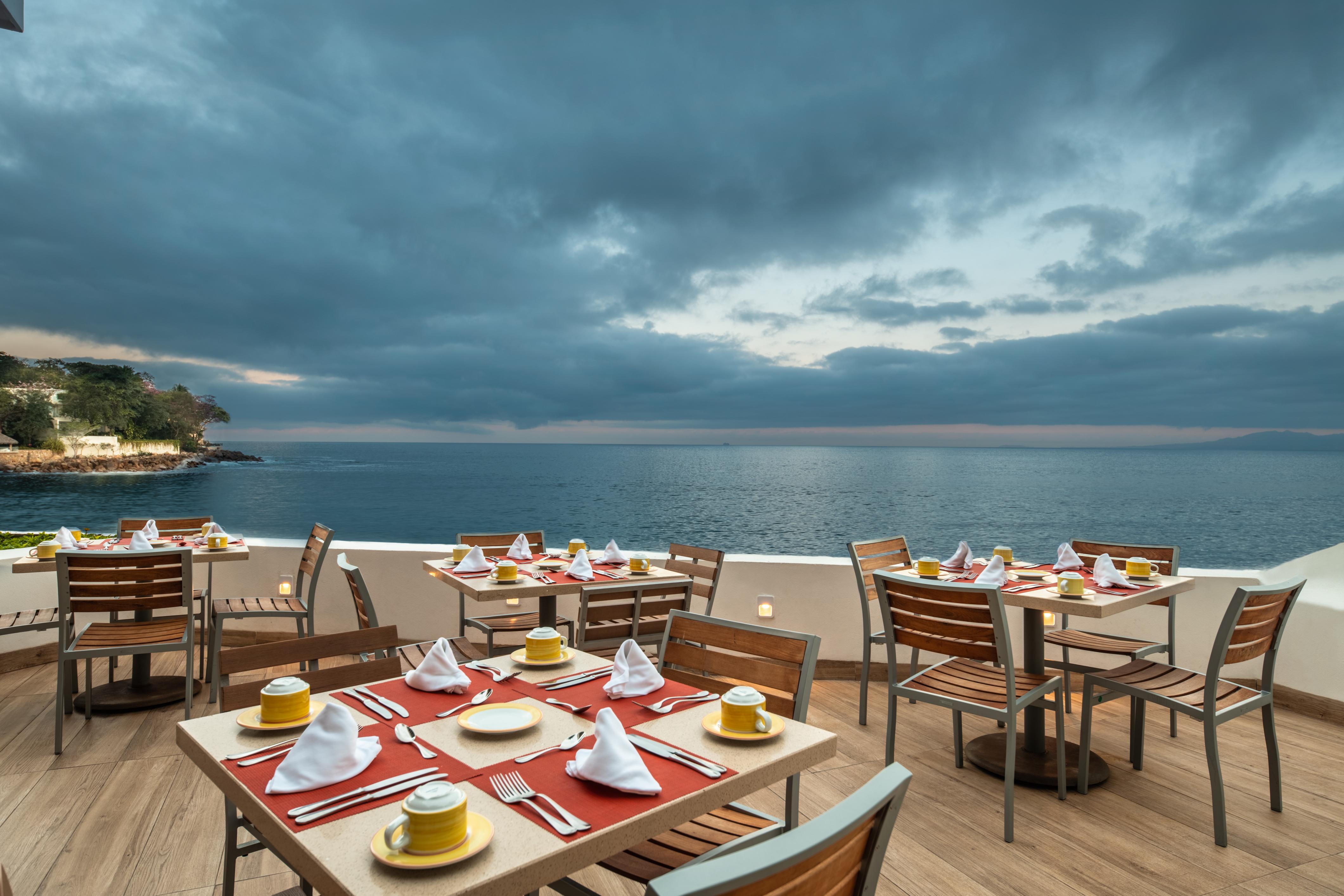 Grand Park Royal Puerto Vallarta Exterior foto The Deck