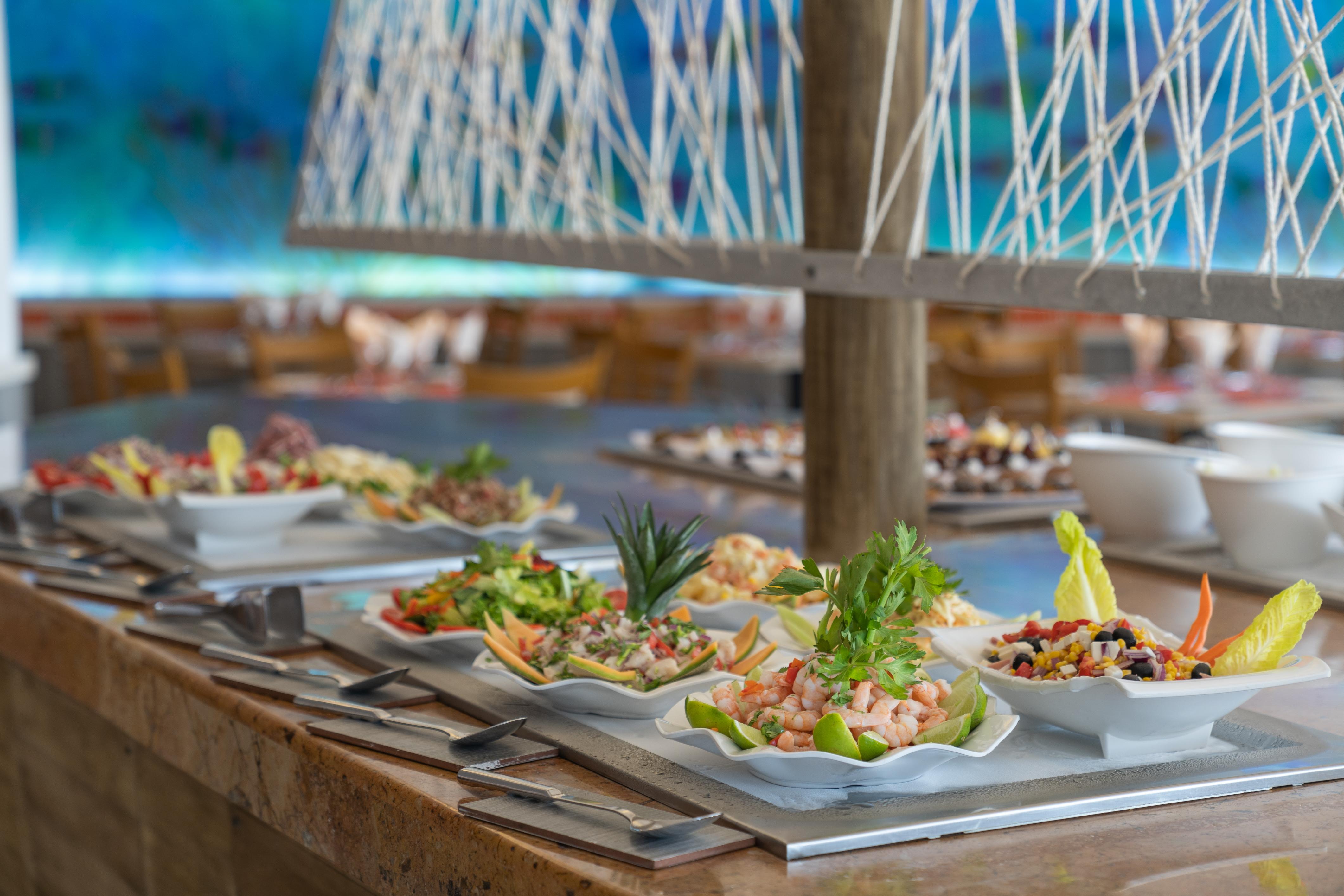 Grand Park Royal Puerto Vallarta Exterior foto Buffet at a resort